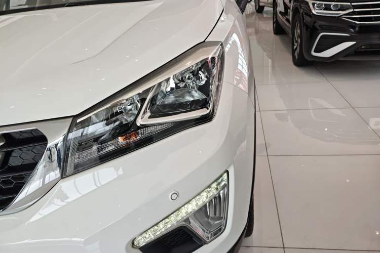 Used CHANGAN CS15 2016 1.5L Manual Fashion Edition Left Front Headlight