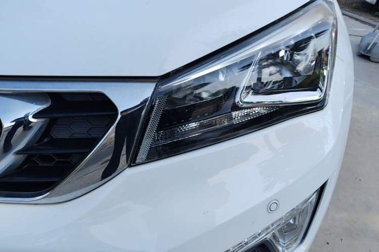 Used CHANGAN CS15 2016 1.5L Manual Fashion Edition Left Front Headlight