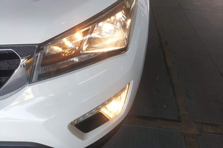 Used CHANGAN CS15 2016 1.5L Automatic Fashion Edition Left Front Headlight
