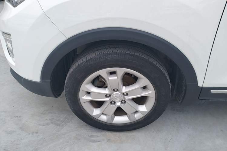 Used CHANGAN CS15 2016 1.5L Manual Luxury Edition Left Front Wheel Hub