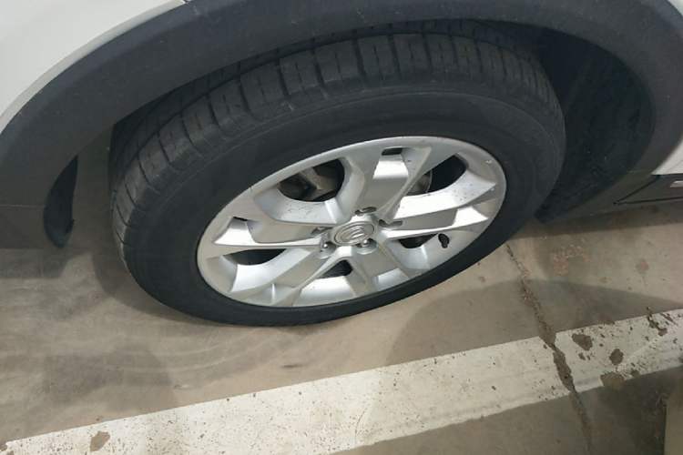 Used CHANGAN CS15 2016 1.5L Automatic Fashion Edition Left Front Wheel Hub