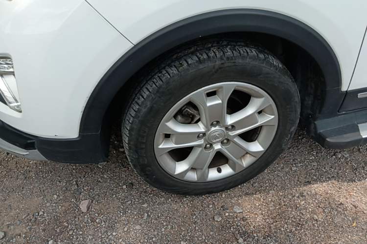 Used CHANGAN CS15 2016 1.5L Automatic Fashion Edition Left Front Wheel Hub