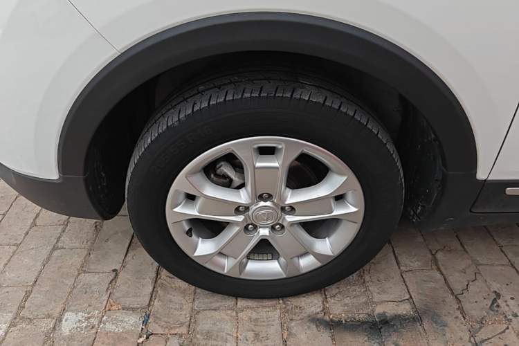 Used CHANGAN CS15 2016 1.5L Automatic Fashion Edition Left Front Wheel Hub
