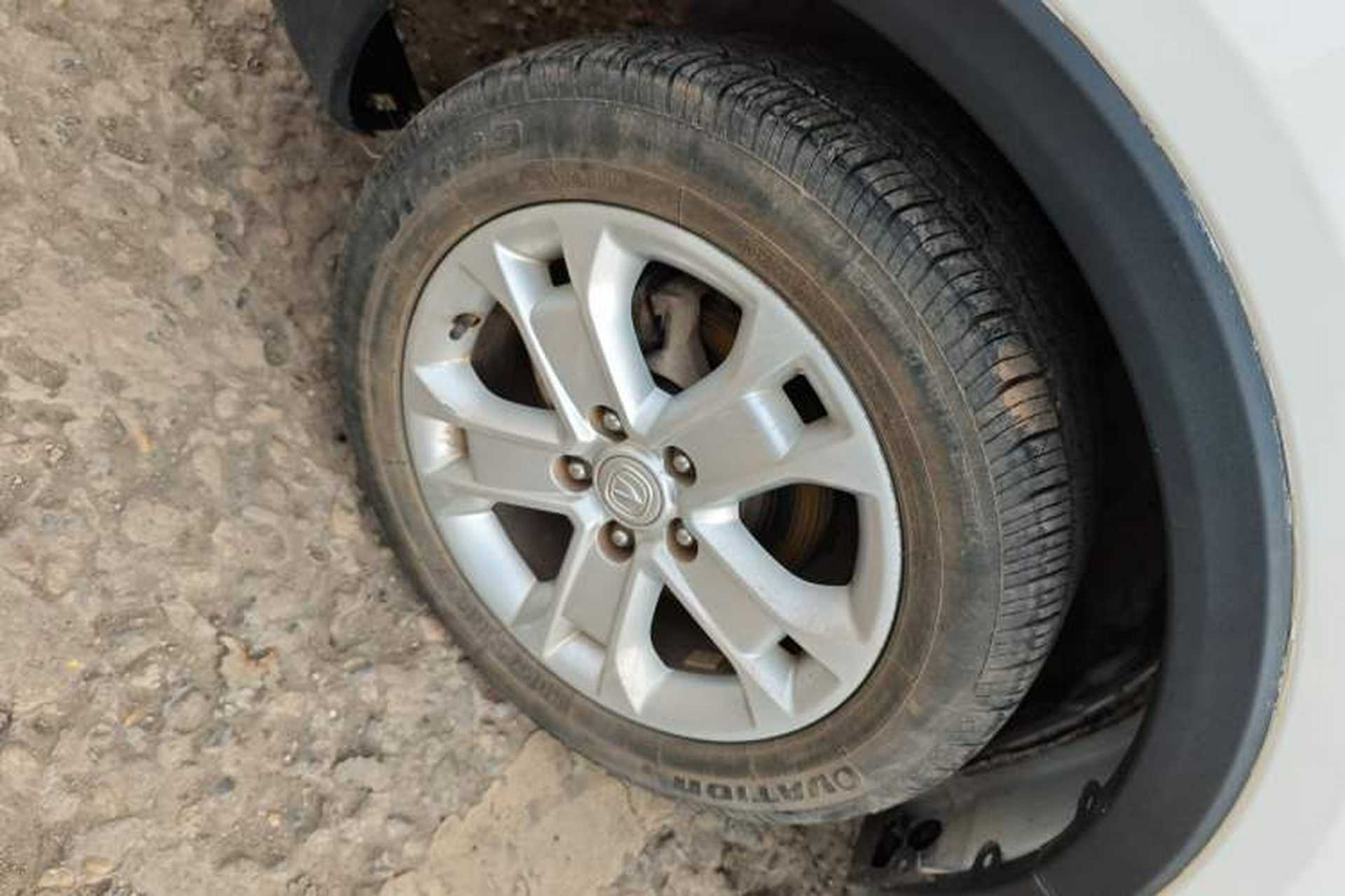Used CHANGAN CS15 2016 1.5L Manual Fashion Edition Left Front Wheel Hub