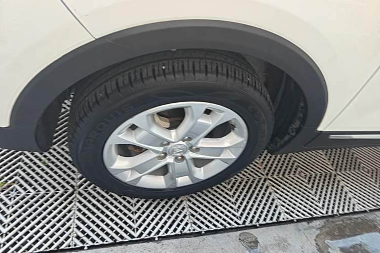 Used CHANGAN CS15 2016 1.5L Automatic Fashion Edition Left Front Wheel Hub