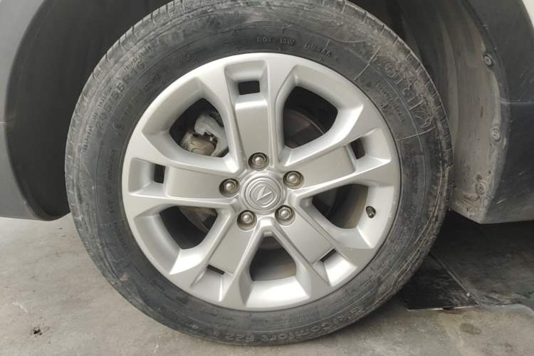 Used CHANGAN CS15 2016 1.5L Manual Fashion Edition Left Front Wheel Hub