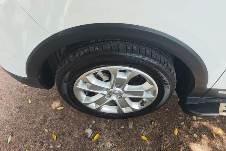 Used CHANGAN CS15 2016 1.5L Automatic Fashion Edition Left Front Wheel Hub