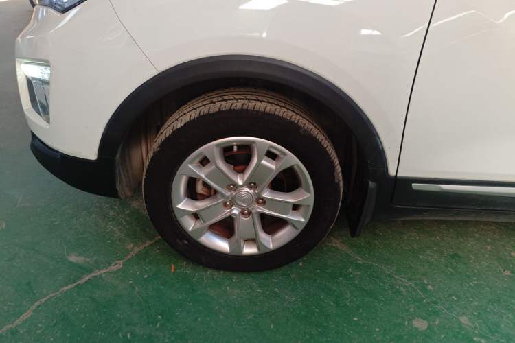 Used CHANGAN CS15 2016 1.5L Automatic Fashion Edition Left Front Wheel Hub