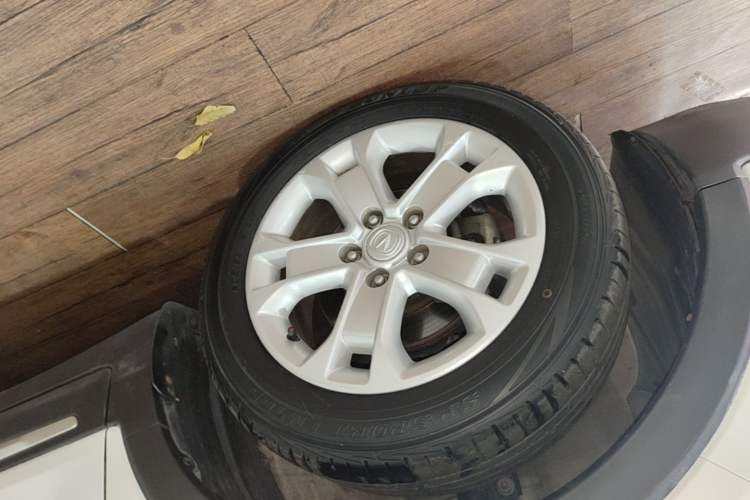 Used CHANGAN CS15 2016 1.5L Automatic Luxury Edition Left Front Wheel Hub