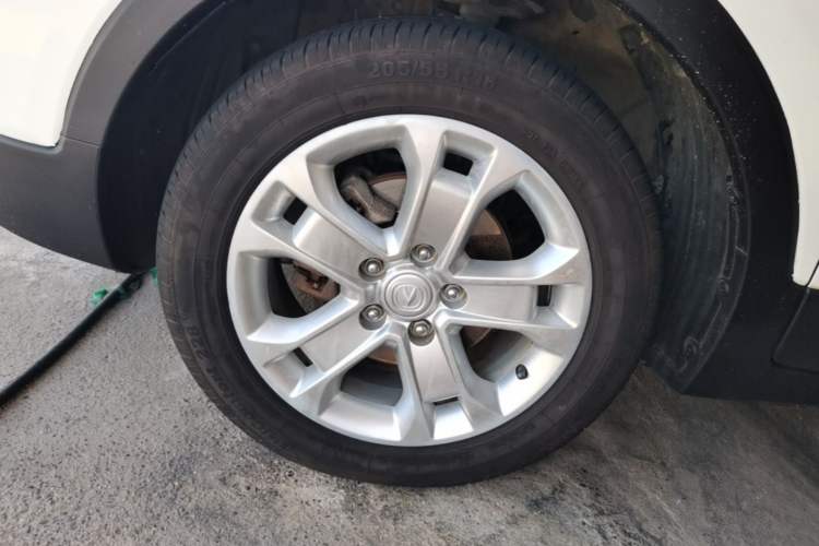 Used CHANGAN CS15 2016 1.5L Manual Fashion Edition Left Front Wheel Hub