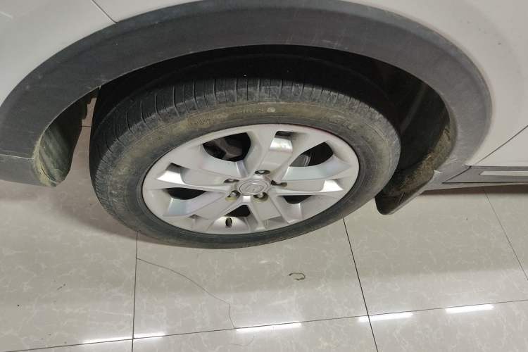 Used CHANGAN CS15 2016 1.5L Automatic Fashion Edition Left Front Wheel Hub