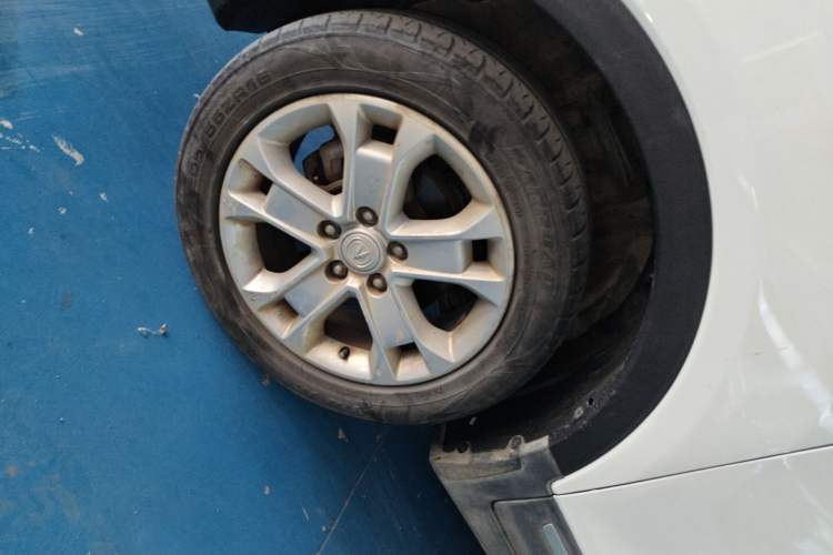 Used CHANGAN CS15 2016 1.5L Manual Fashion Edition Left Front Wheel Hub