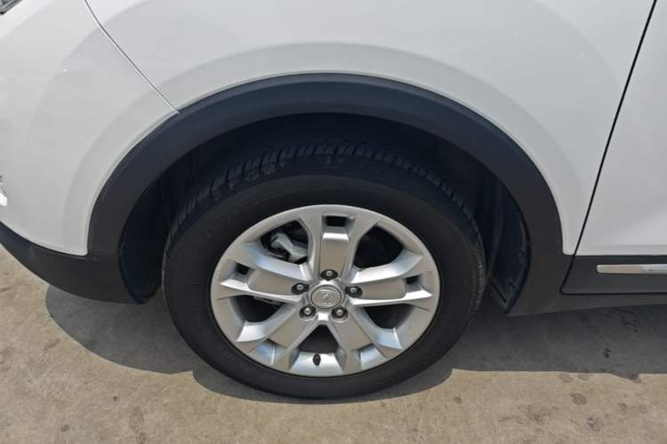 Used CHANGAN CS15 2016 1.5L Manual Luxury Edition Left Front Wheel Hub