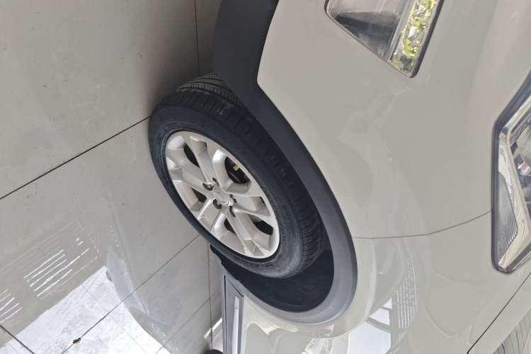 Used CHANGAN CS15 2016 1.5L Automatic Fashion Edition Left Front Wheel Hub