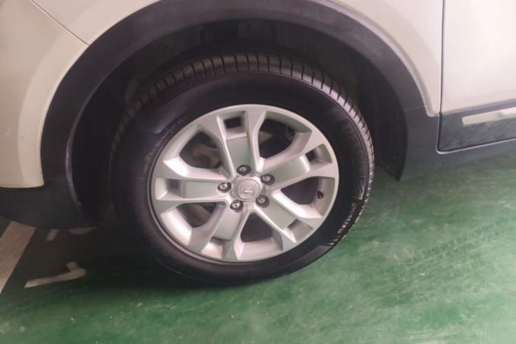 Used CHANGAN CS15 2016 1.5L Manual Luxury Edition Left Front Wheel Hub