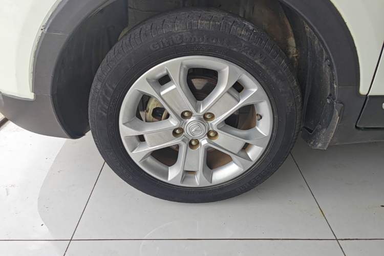 Used CHANGAN CS15 2016 1.5L Automatic Fashion Edition Left Front Wheel Hub
