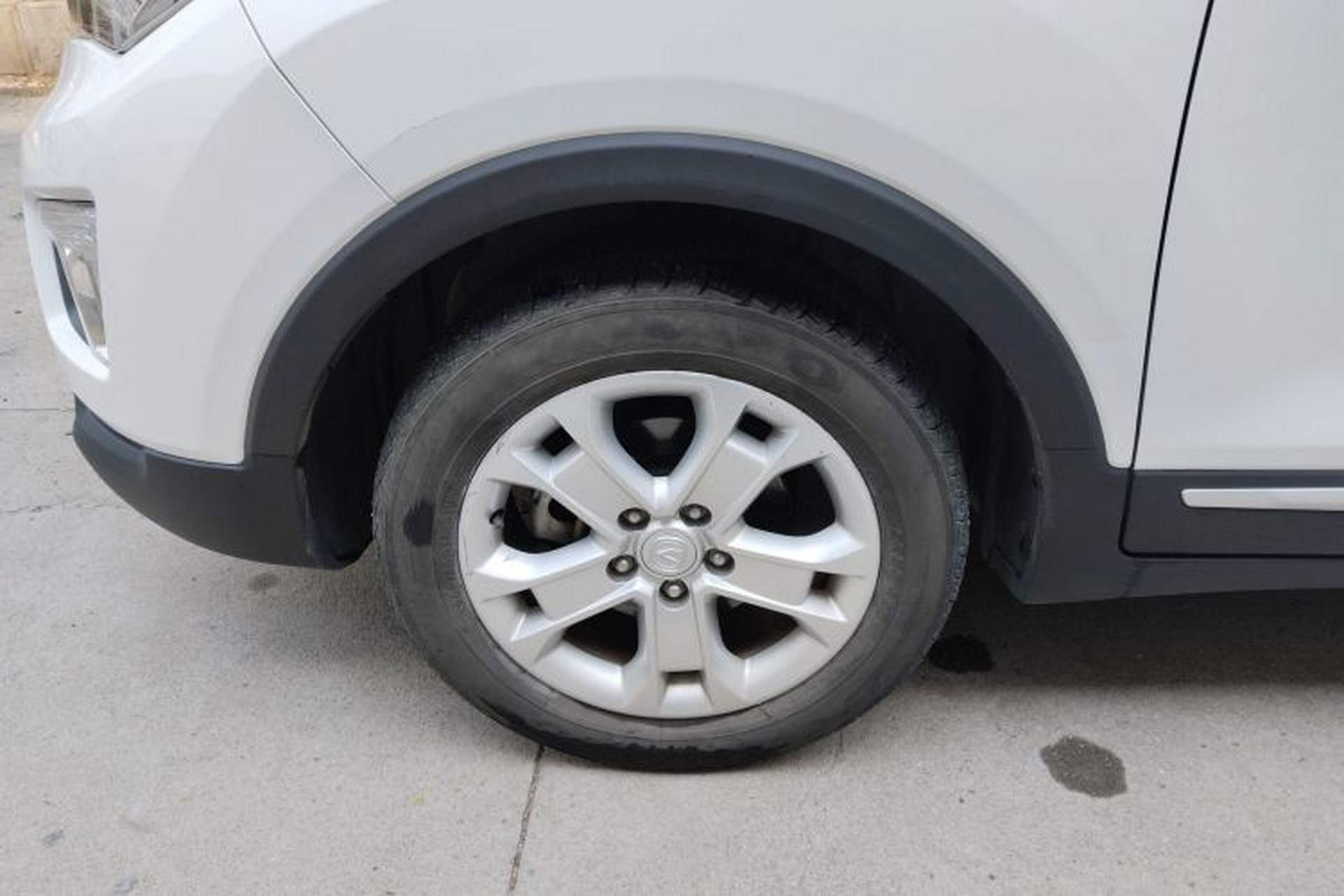 Used CHANGAN CS15 2016 1.5L Automatic Fashion Edition Left Front Wheel Hub