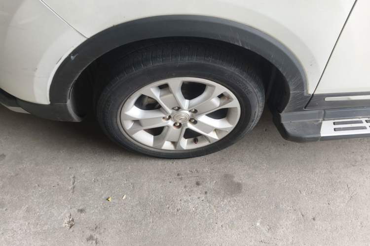 Used CHANGAN CS15 2016 1.5L Automatic Fashion Edition Left Front Wheel Hub