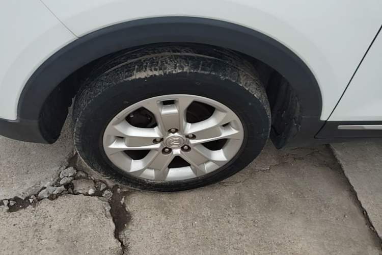 Used CHANGAN CS15 2016 1.5L Automatic Fashion Edition Left Front Wheel Hub