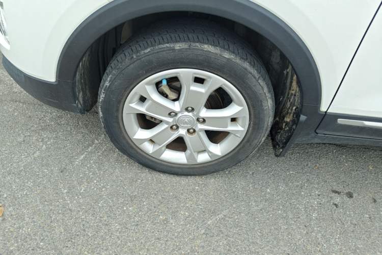 Used CHANGAN CS15 2016 1.5L Automatic Luxury Edition Left Front Wheel Hub