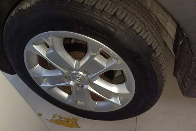 Used CHANGAN CS15 2016 1.5L Automatic Fashion Edition Left Front Wheel Hub