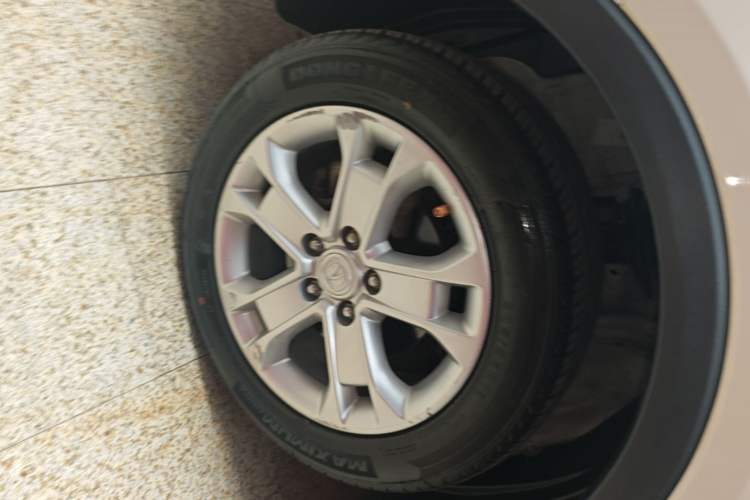 Used CHANGAN CS15 2016 1.5L Manual Fashion Edition Left Front Wheel Hub