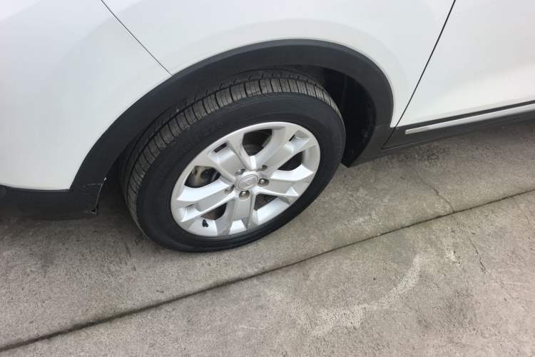 Used CHANGAN CS15 2016 1.5L Manual Fashion Edition Left Front Wheel Hub