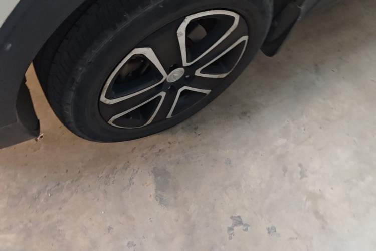 Used CHANGAN CS15 2016 1.5L Automatic Luxury Edition Left Front Wheel Hub