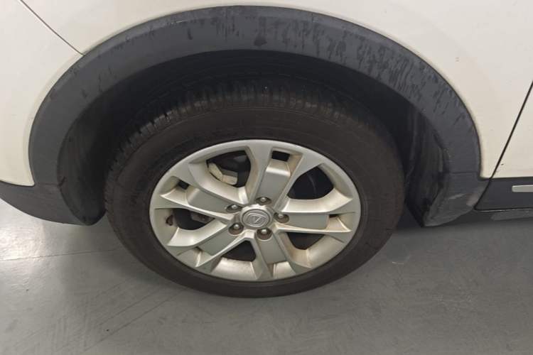 Used CHANGAN CS15 2016 1.5L Automatic Fashion Edition Left Front Wheel Hub