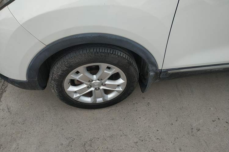 Used CHANGAN CS15 2016 1.5L Automatic Fashion Edition Left Front Wheel Hub