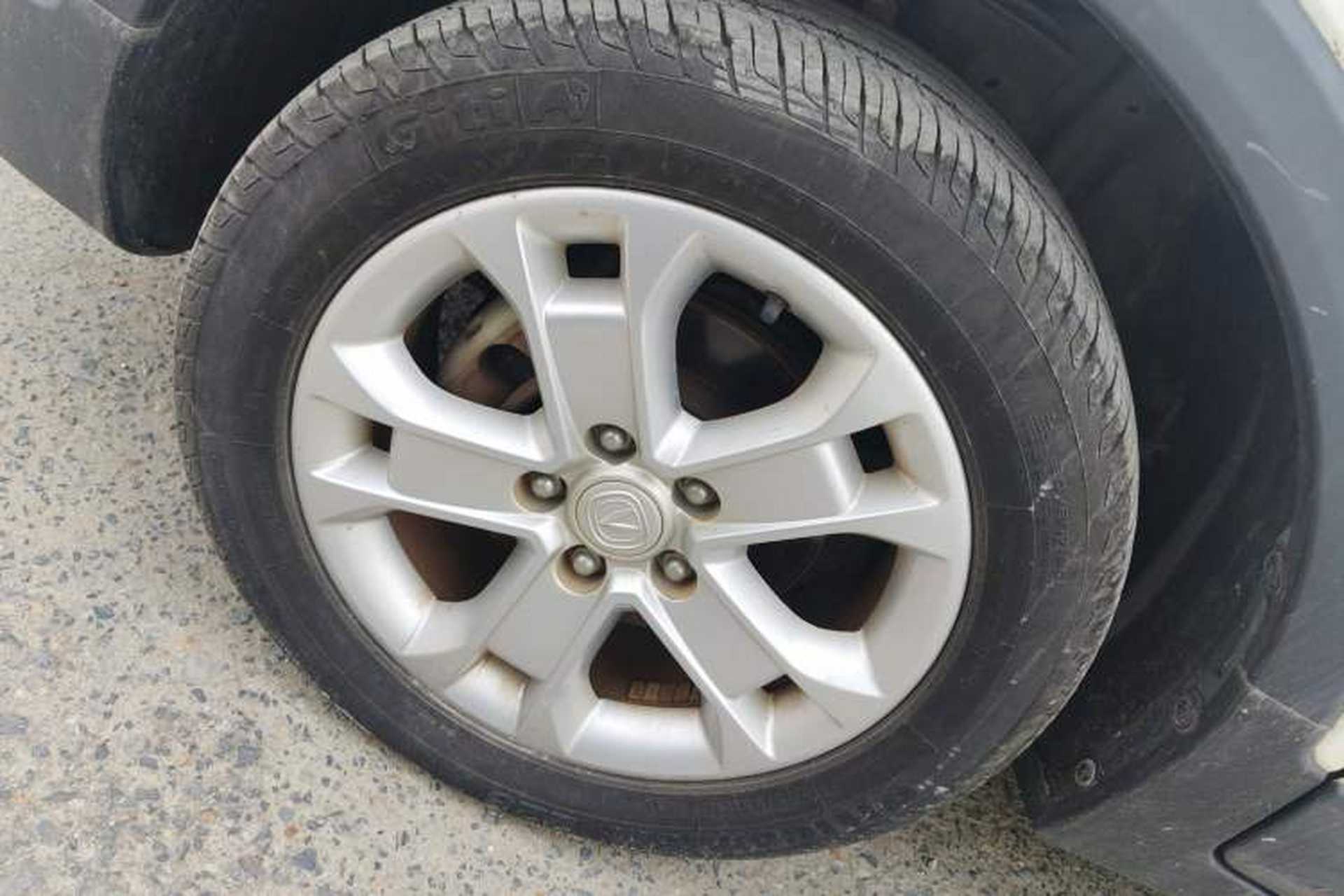 Used CHANGAN CS15 2016 1.5L Manual Fashion Edition Left Front Wheel Hub