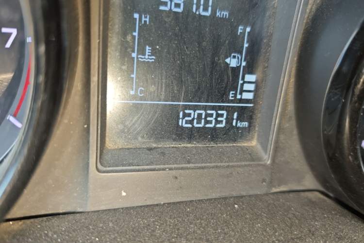 Used CHANGAN CS15 2016 1.5L Automatic Fashion Edition Odometer Close Up