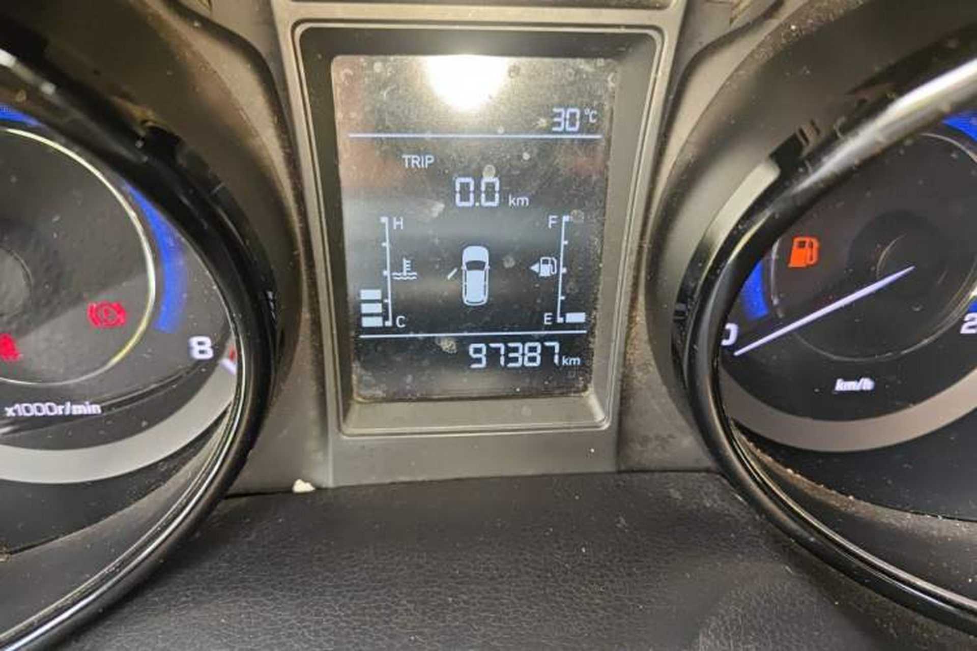 Used CHANGAN CS15 2016 1.5L Manual Luxury Edition Odometer Close Up
