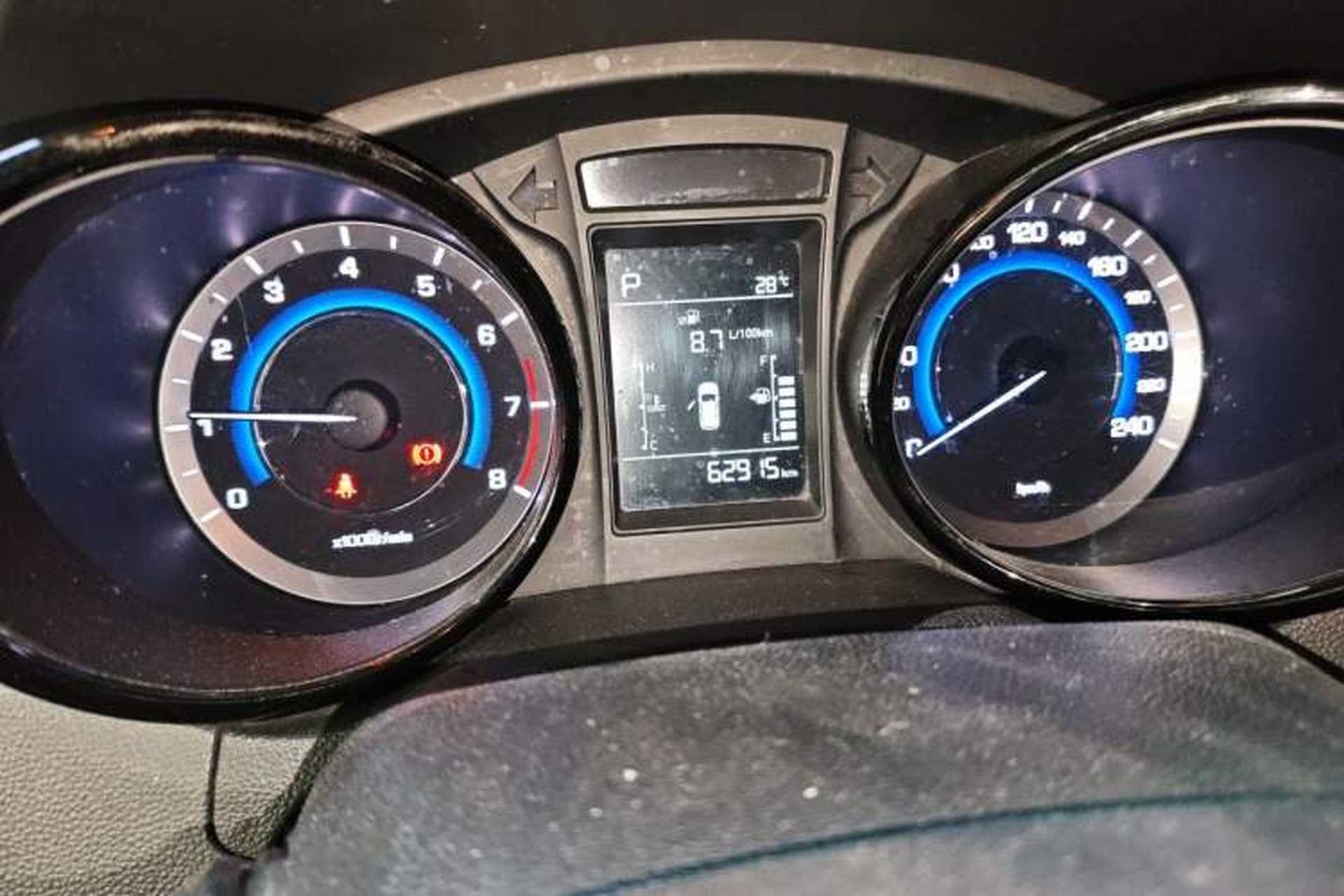Used CHANGAN CS15 2016 1.5L Automatic Luxury Edition Odometer Close Up