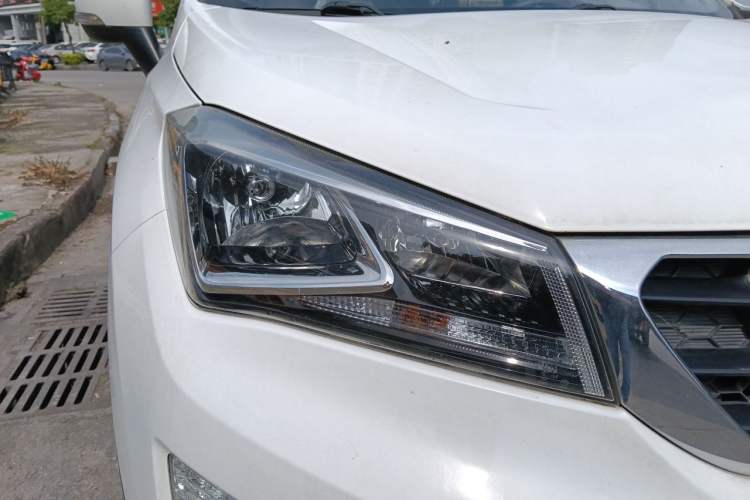 Used CHANGAN CS15 2016 1.5L Manual Fashion Edition Right Front Headlight