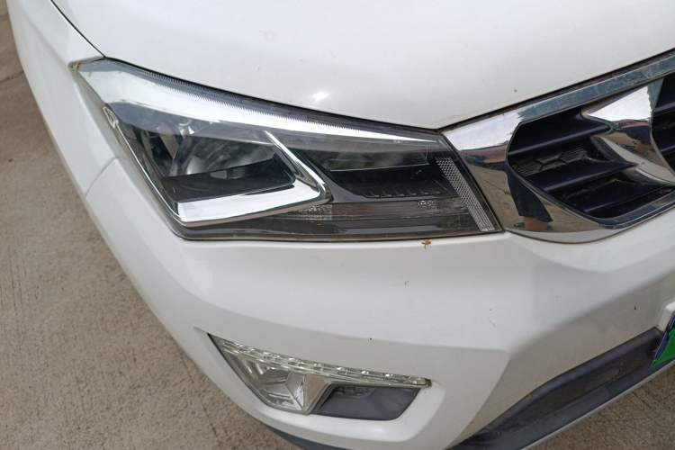 Used CHANGAN CS15 2016 1.5L Manual Fashion Edition Right Front Headlight