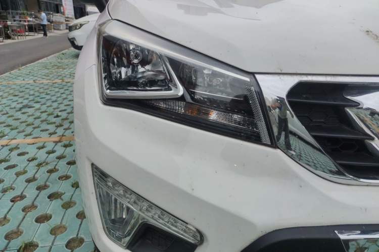 Used CHANGAN CS15 2016 1.5L Manual Fashion Edition Right Front Headlight