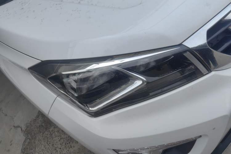 Used CHANGAN CS15 2016 1.5L Automatic Fashion Edition Right Front Headlight