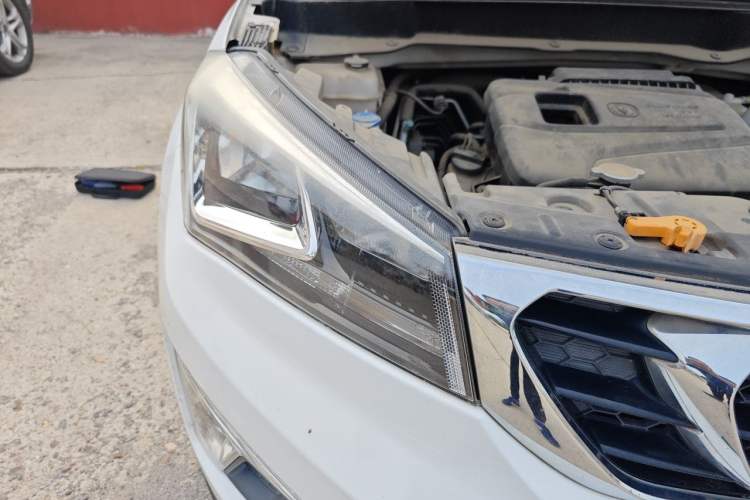 Used CHANGAN CS15 2016 1.5L Manual Fashion Edition Right Front Headlight