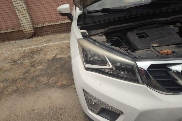 Used CHANGAN CS15 2016 1.5L Manual Luxury Edition Right Front Headlight