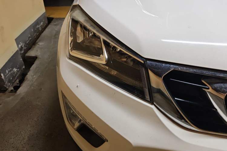 Used CHANGAN CS15 2016 1.5L Manual Luxury Edition Right Front Headlight