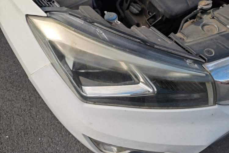 Used CHANGAN CS15 2016 1.5L Automatic Fashion Edition Right Front Headlight