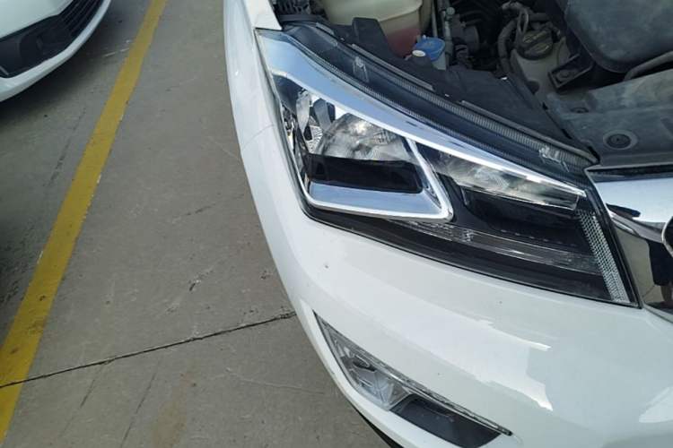 Used CHANGAN CS15 2016 1.5L Manual Fashion Edition Right Front Headlight