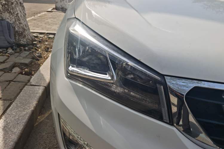 Used CHANGAN CS15 2016 1.5L Manual Fashion Edition Right Front Headlight