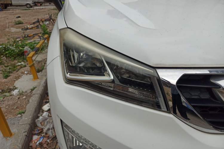 Used CHANGAN CS15 2016 1.5L Automatic Luxury Edition Right Front Headlight