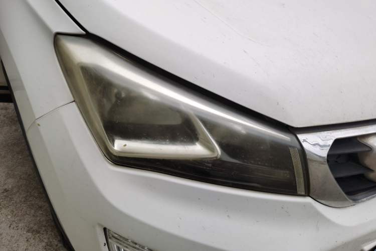 Used CHANGAN CS15 2016 1.5L Manual Luxury Edition Right Front Headlight