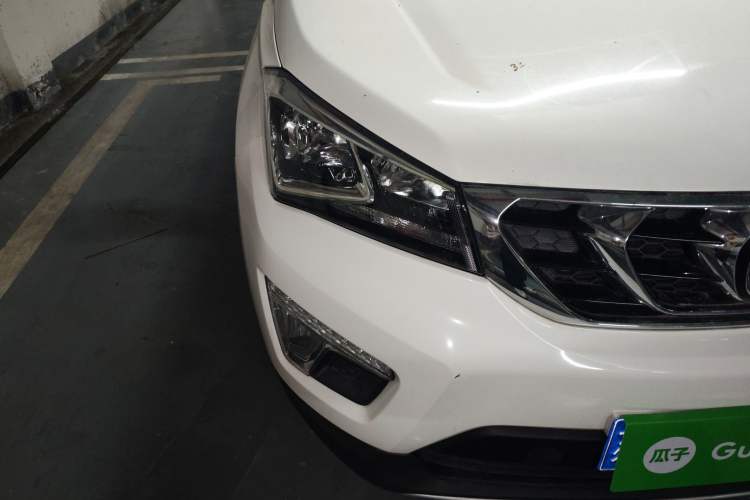 Used CHANGAN CS15 2016 1.5L Automatic Fashion Edition Right Front Headlight