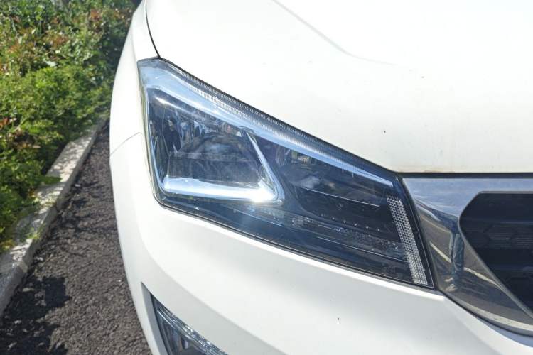 Used CHANGAN CS15 2016 1.5L Manual Luxury Edition Right Front Headlight