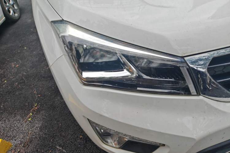 Used CHANGAN CS15 2016 1.5L Manual Luxury Edition Right Front Headlight