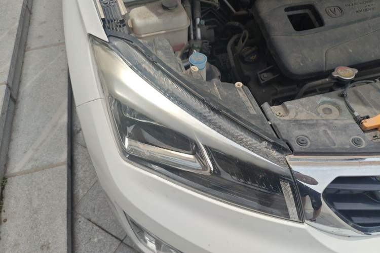 Used CHANGAN CS15 2016 1.5L Automatic Fashion Edition Right Front Headlight